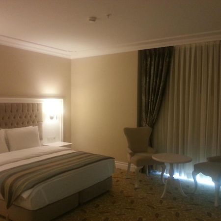Luxor Garden Hotel Коджаели Стая снимка