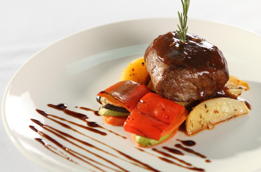 Luxor Garden Hotel Коджаели Екстериор снимка