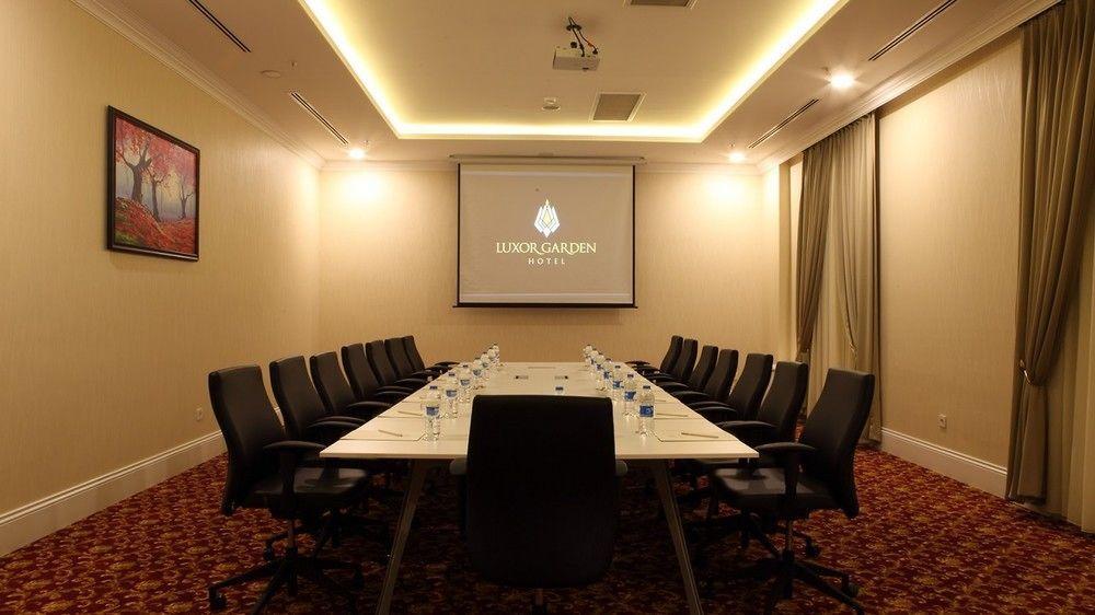 Luxor Garden Hotel Коджаели Екстериор снимка