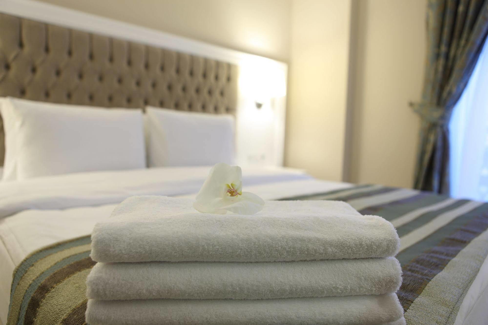 Luxor Garden Hotel Коджаели Екстериор снимка